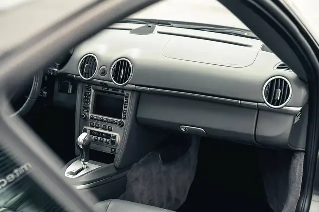 Porsche Cayman view 8