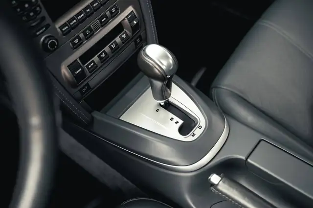 Porsche Cayman view 14