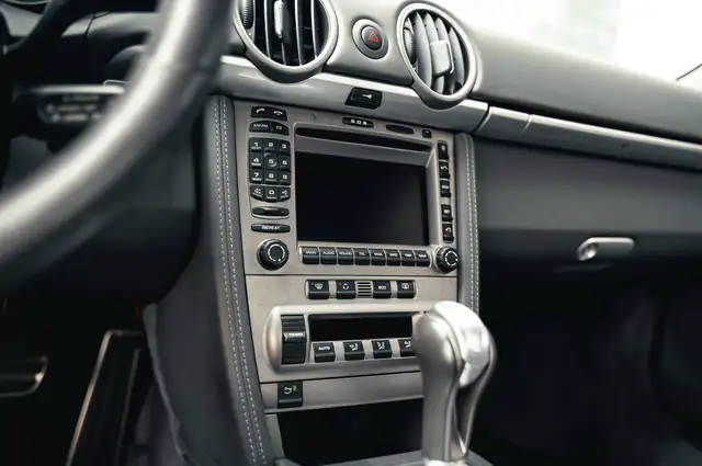 Porsche Cayman view 13