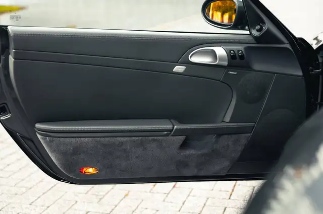 Porsche Cayman view 11