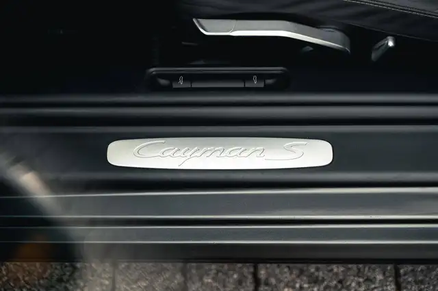Porsche Cayman view 15