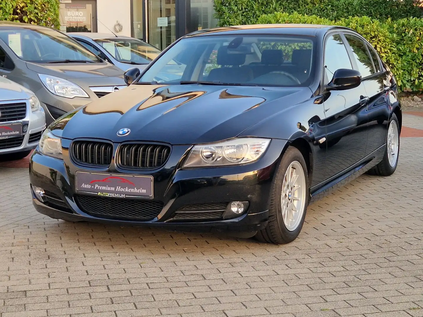 BMW 318 Baureihe 3 Lim. 318i Schwarz - 1