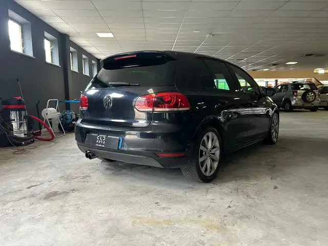 Volkswagen Golf view 4