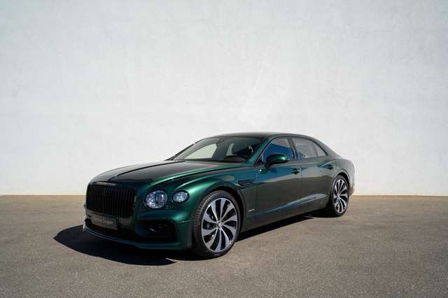 Imagine Bentley Flying Spur Azure V8 *Naim, Rotating Display*
