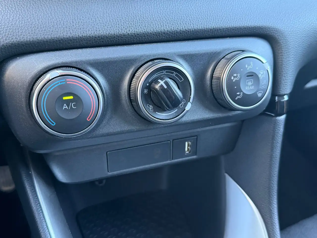 Toyota Yaris Yaris — photo 12
