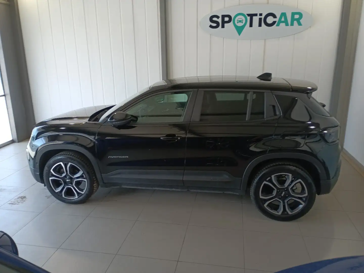 Jeep Avenger 1.2 Turbo Summit Zwart - 2