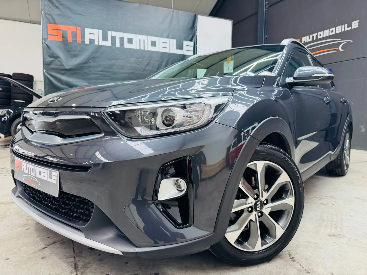 Kia Stonic **GARANTIE 12 MOIS ** Gris - 1