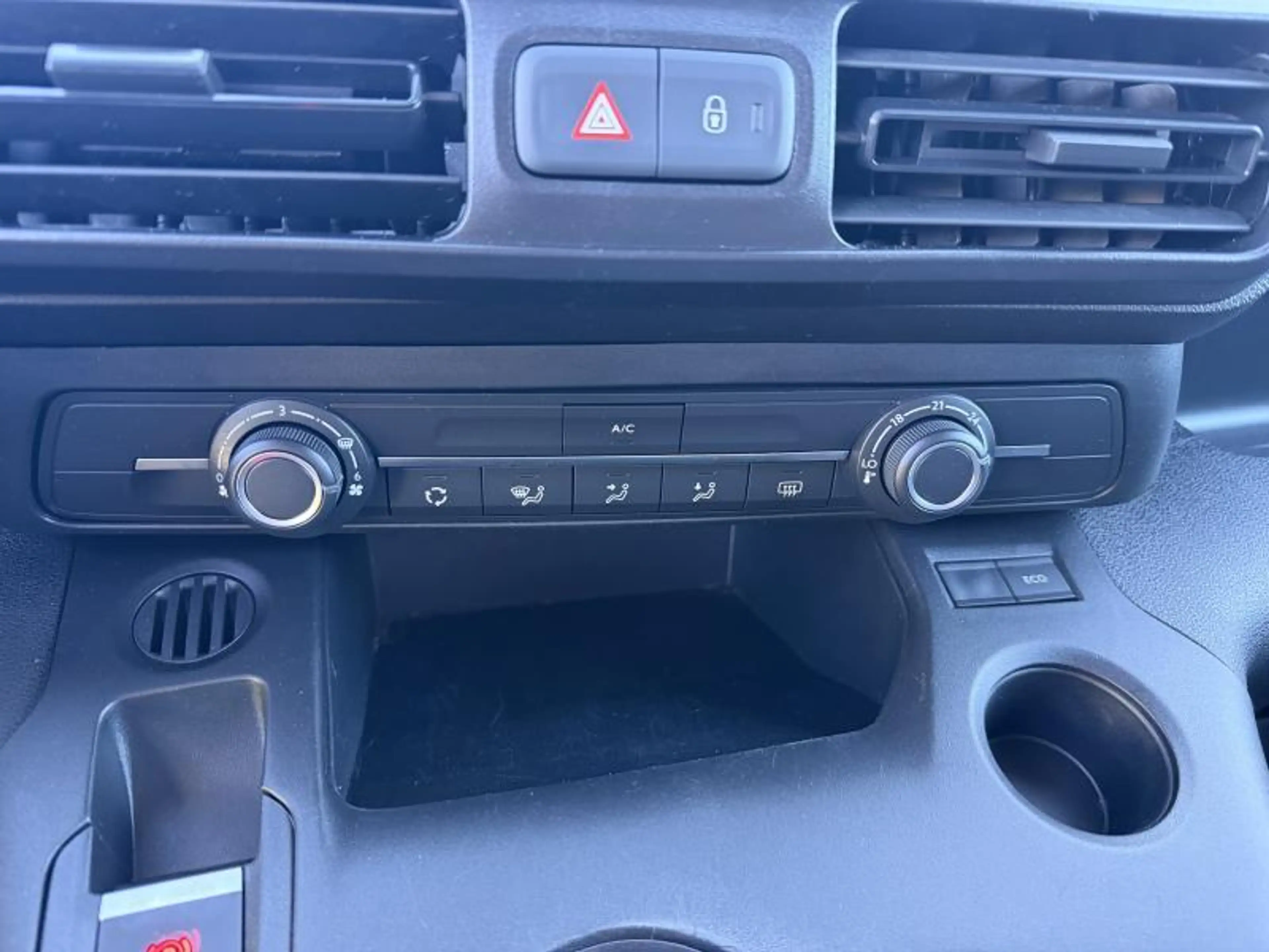 Toyota Proace City Comfort — photo 11