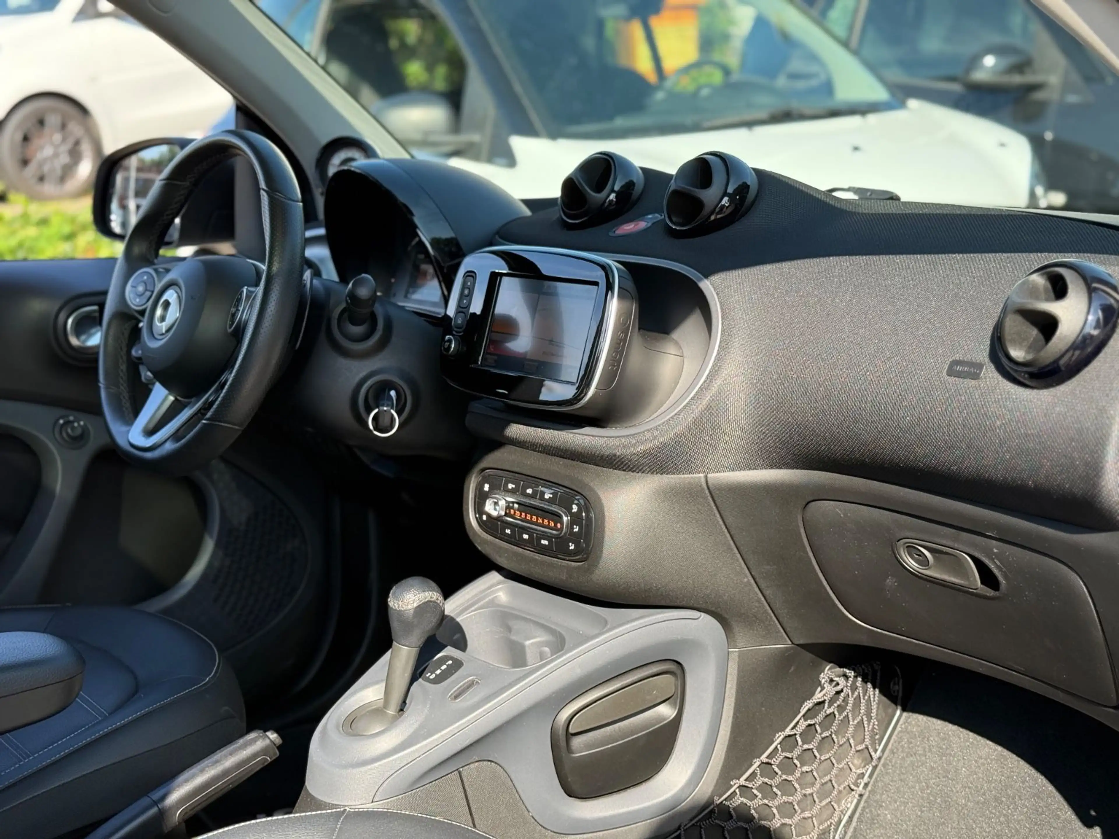 smart forTwo PRIME*SPORTPAKET+90PS*PANO*NAVI*LED* — photo 15