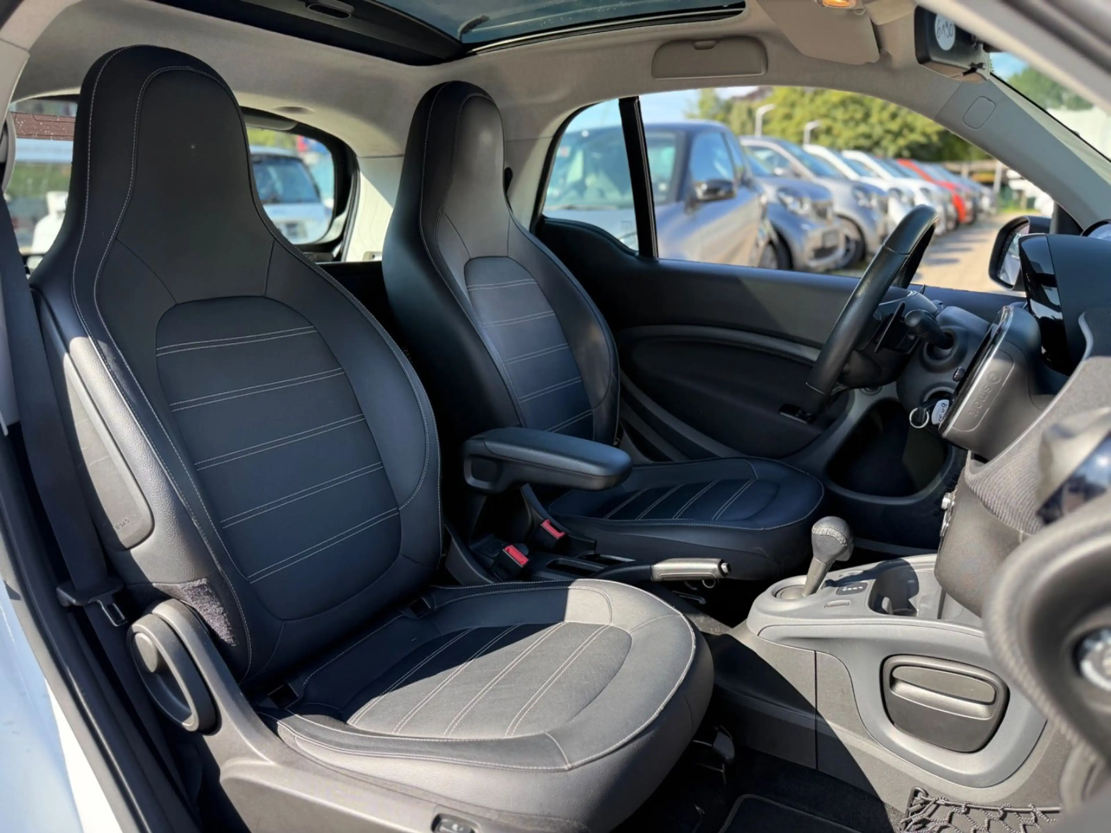 smart forTwo PRIME*SPORTPAKET+90PS*PANO*NAVI*LED* — photo 14