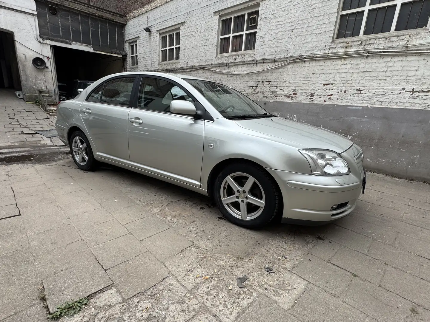 Toyota Avensis - 1