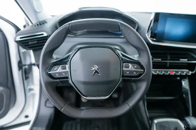 Peugeot 2008 view 11