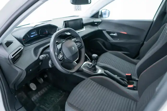 Peugeot 2008 view 5