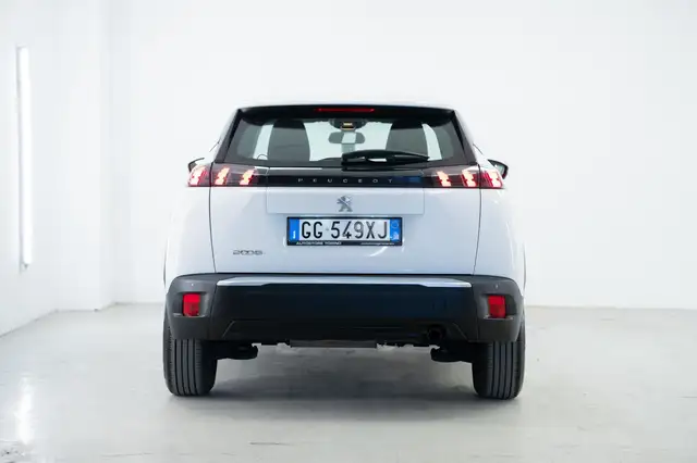 Peugeot 2008 view 4