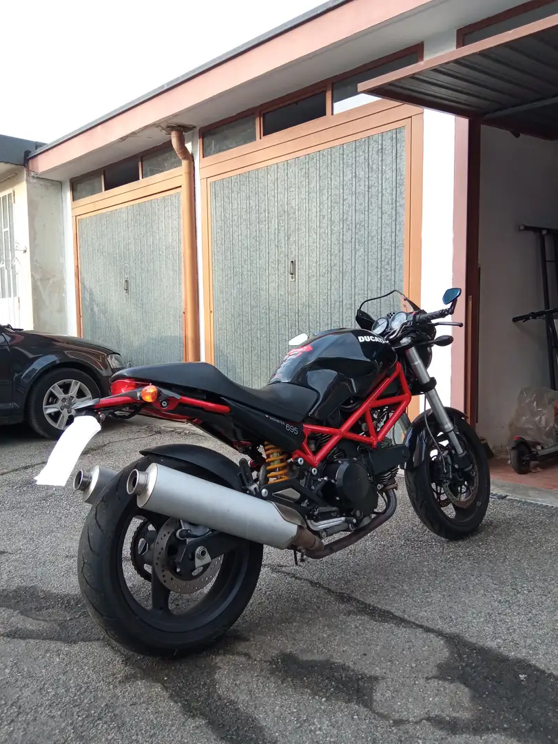 Ducati Monster 695 - 2