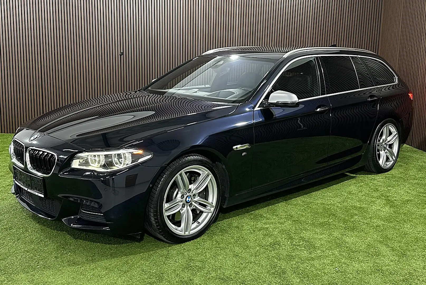 BMW M550 d xDrive Österreich-Paket Touring Aut. *M-Sport... Schwarz - 1