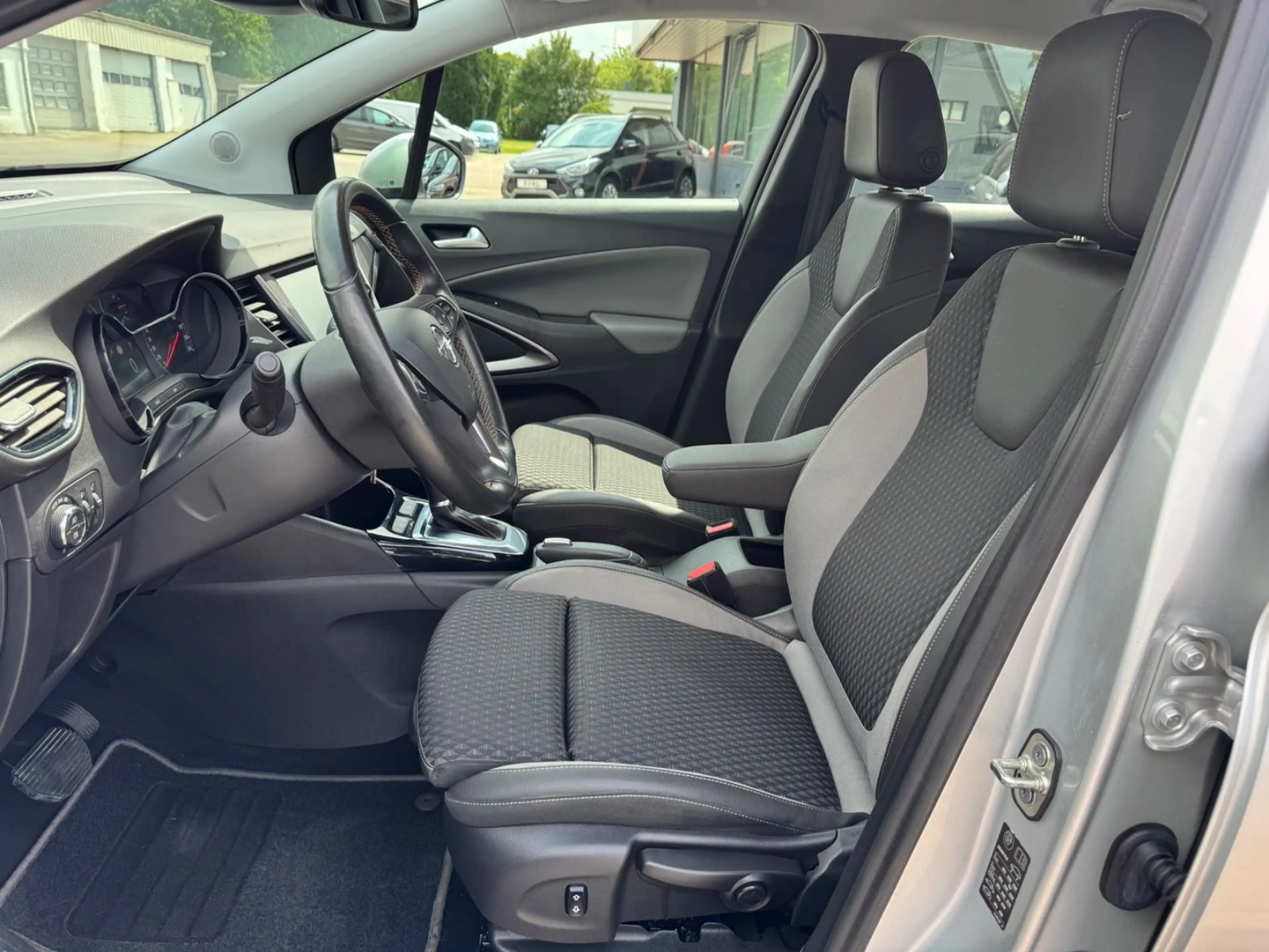 Opel Crossland X 1.2 Automatik Innovation — photo 11
