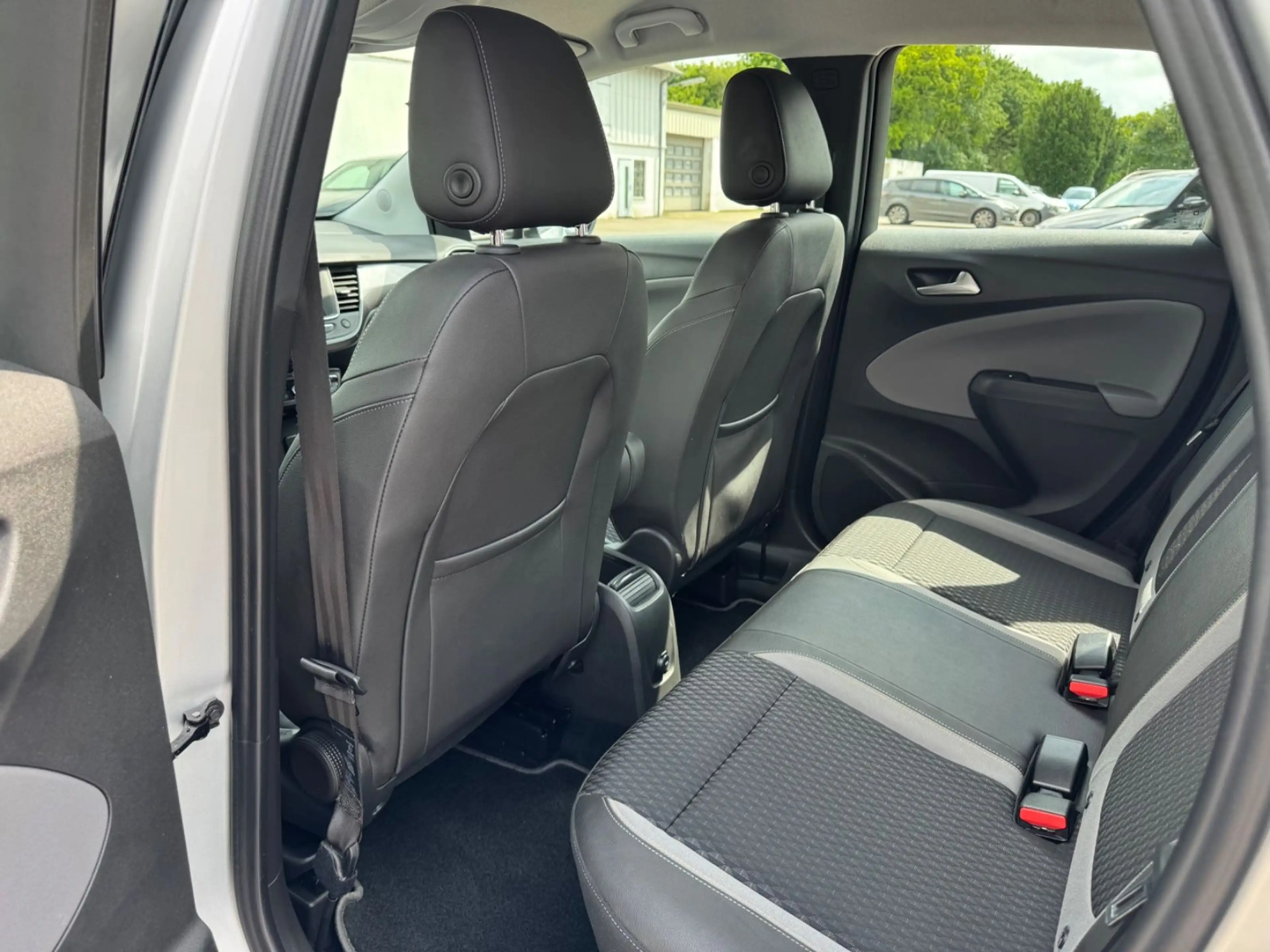 Opel Crossland X 1.2 Automatik Innovation — photo 14