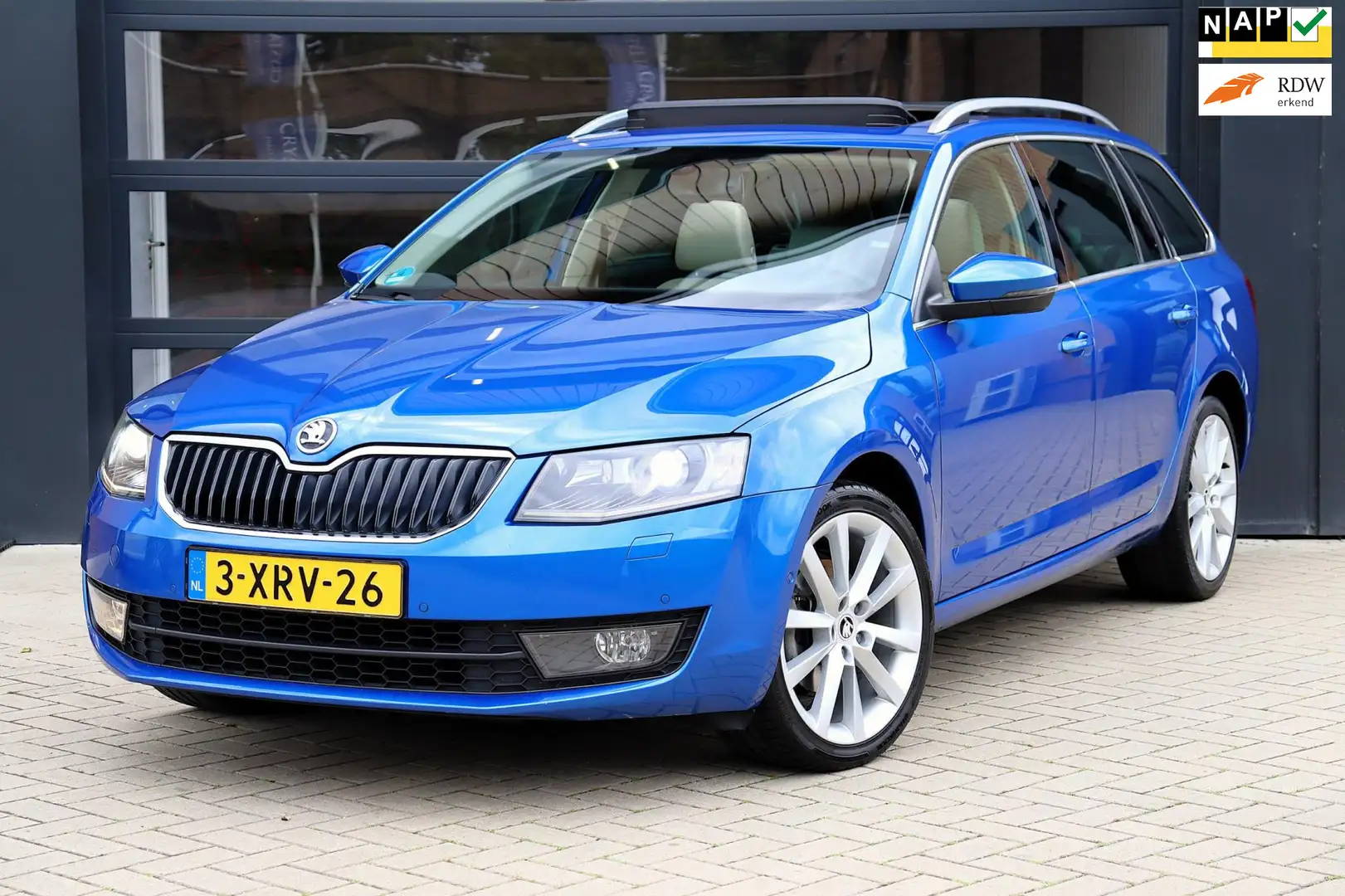 Skoda Octavia Combi 1.4 TSI Greentech Elegance Businessline 140 Bleu - 1