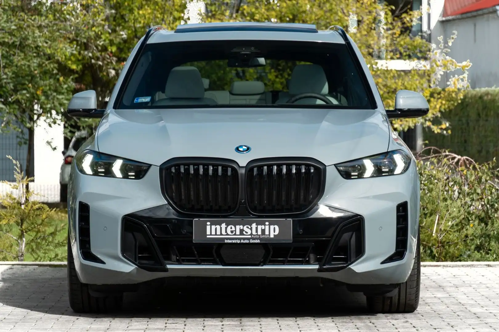 BMW X5 50e M SPORT.LUFTF.PANO.DR.ASS.PRO.360.H/K.AHK Grau - 2