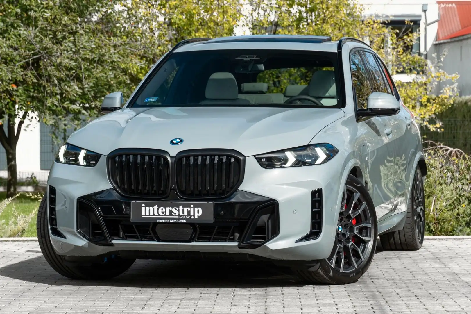 BMW X5 50e M SPORT.LUFTF.PANO.DR.ASS.PRO.360.H/K.AHK Grau - 1