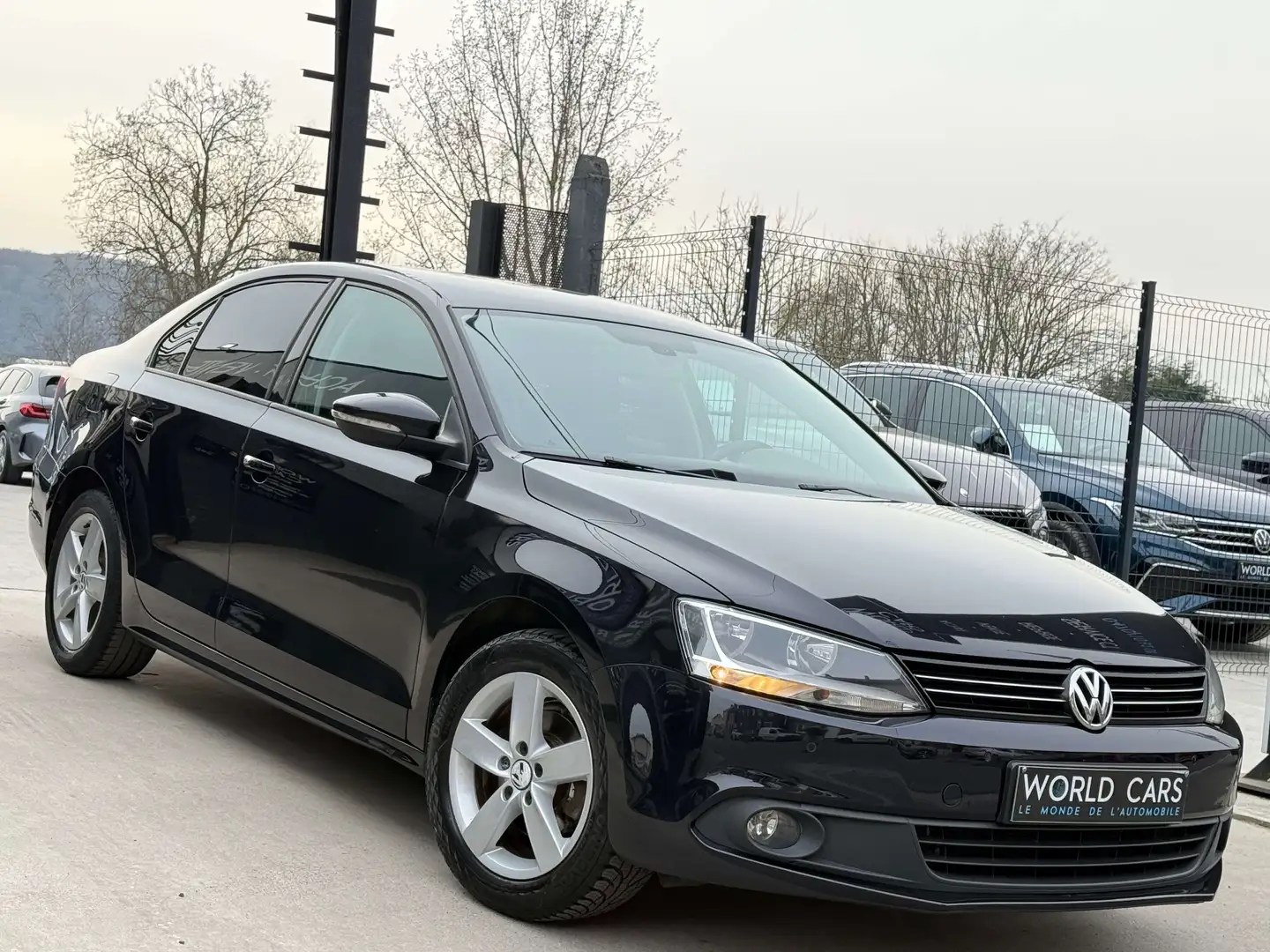 Volkswagen Jetta 1.6 CR TDi DSG NAVIGATION/ CRUISE/ GARANTIE 12MOIS Noir - 2