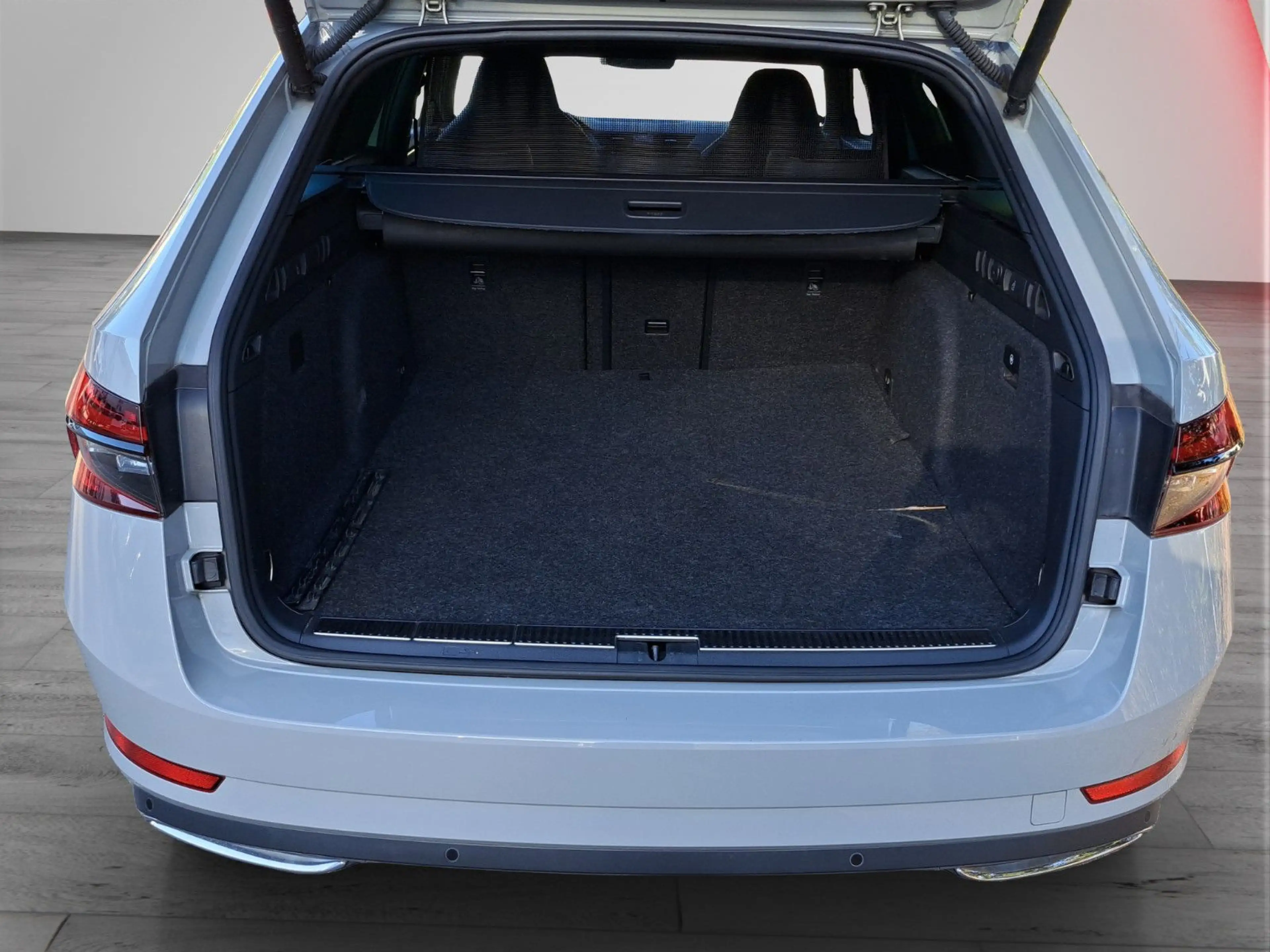 Skoda Superb Combi Sportline iV 1.4 TSI DSG AHK Standh — photo 7