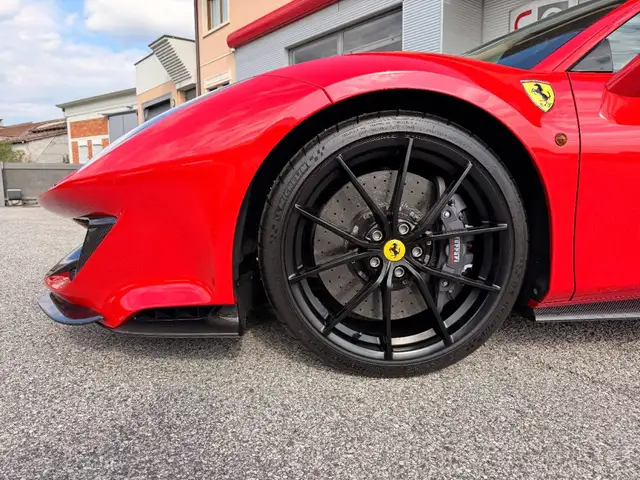 Ferrari 488 view 4