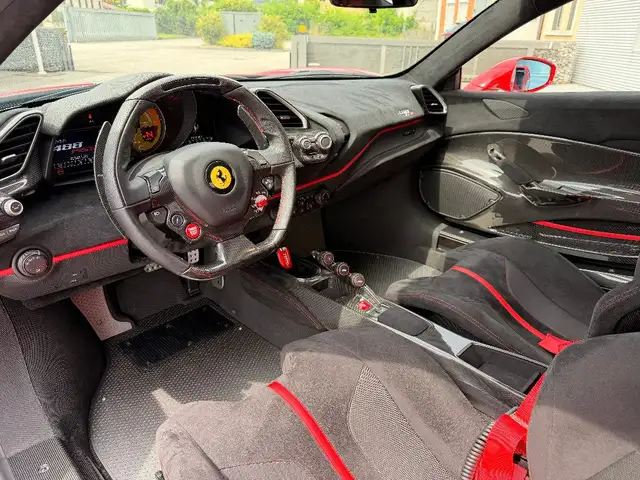 Ferrari 488 view 14