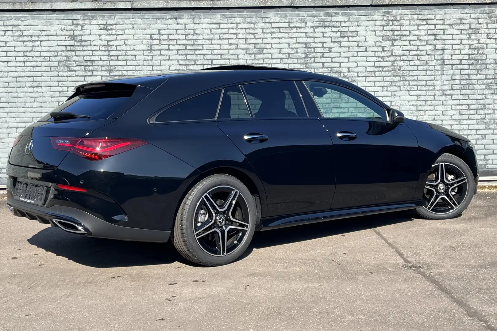 Mercedes-Benz CLA 180 CLA Shooting Brake Automaat AMG Line | Premium Pac Černá - 2