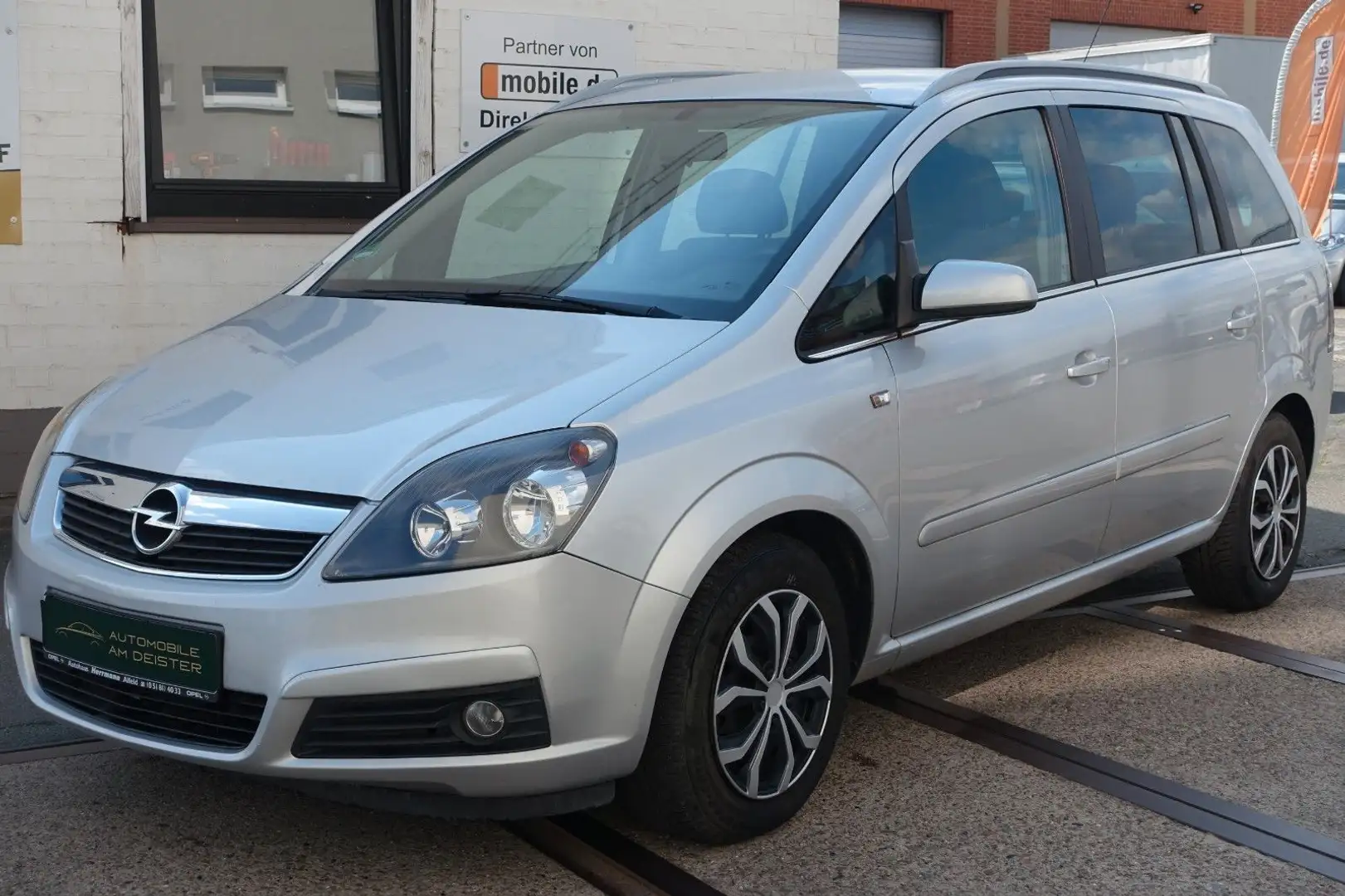 Opel Zafira B Edition 1.8*7-SITZE*KLIMA*AHK*SCHECKHEF Argent - 2