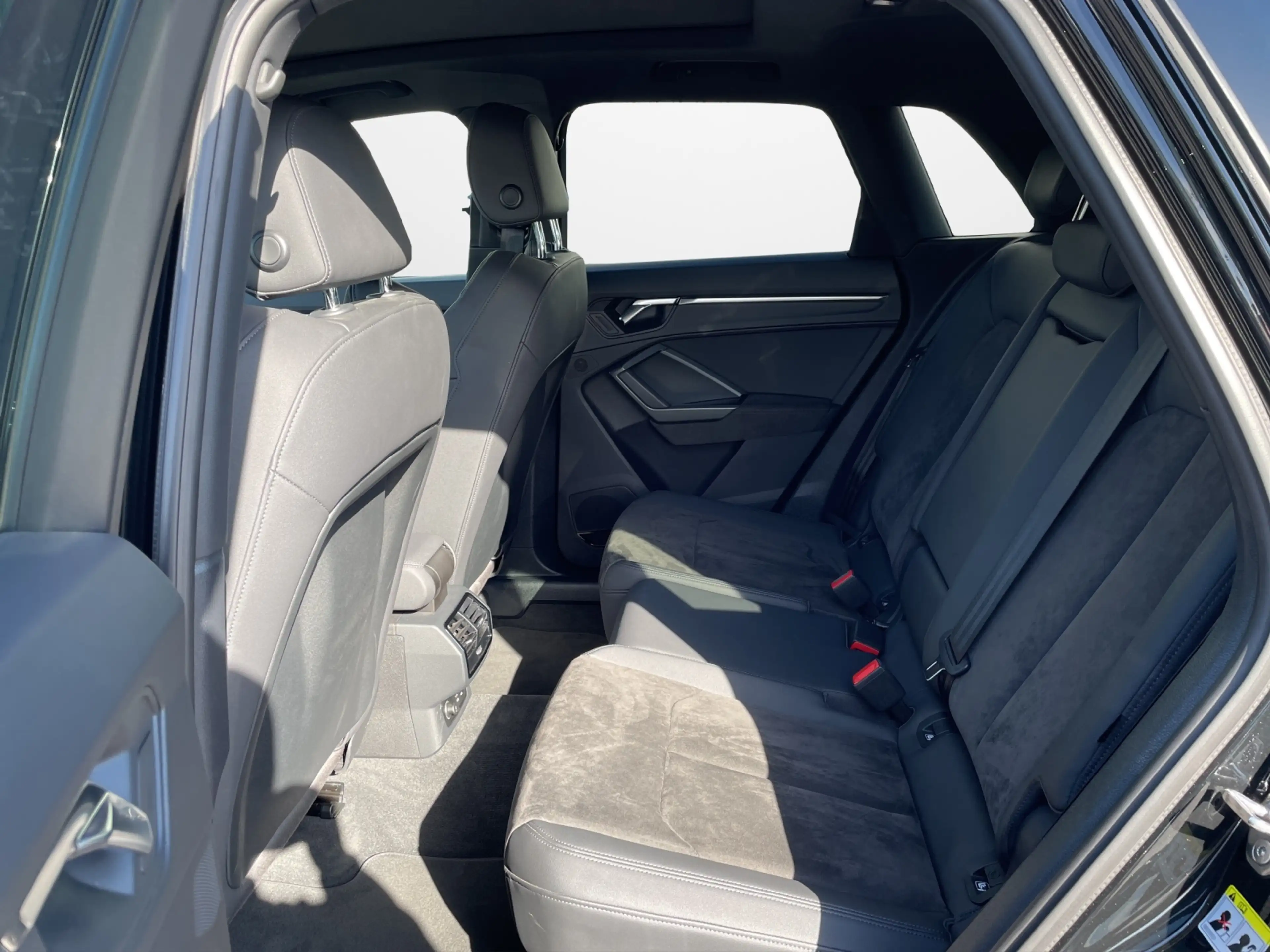 Audi RS Q3 2.5 TFSI S tronic quattro — photo 11