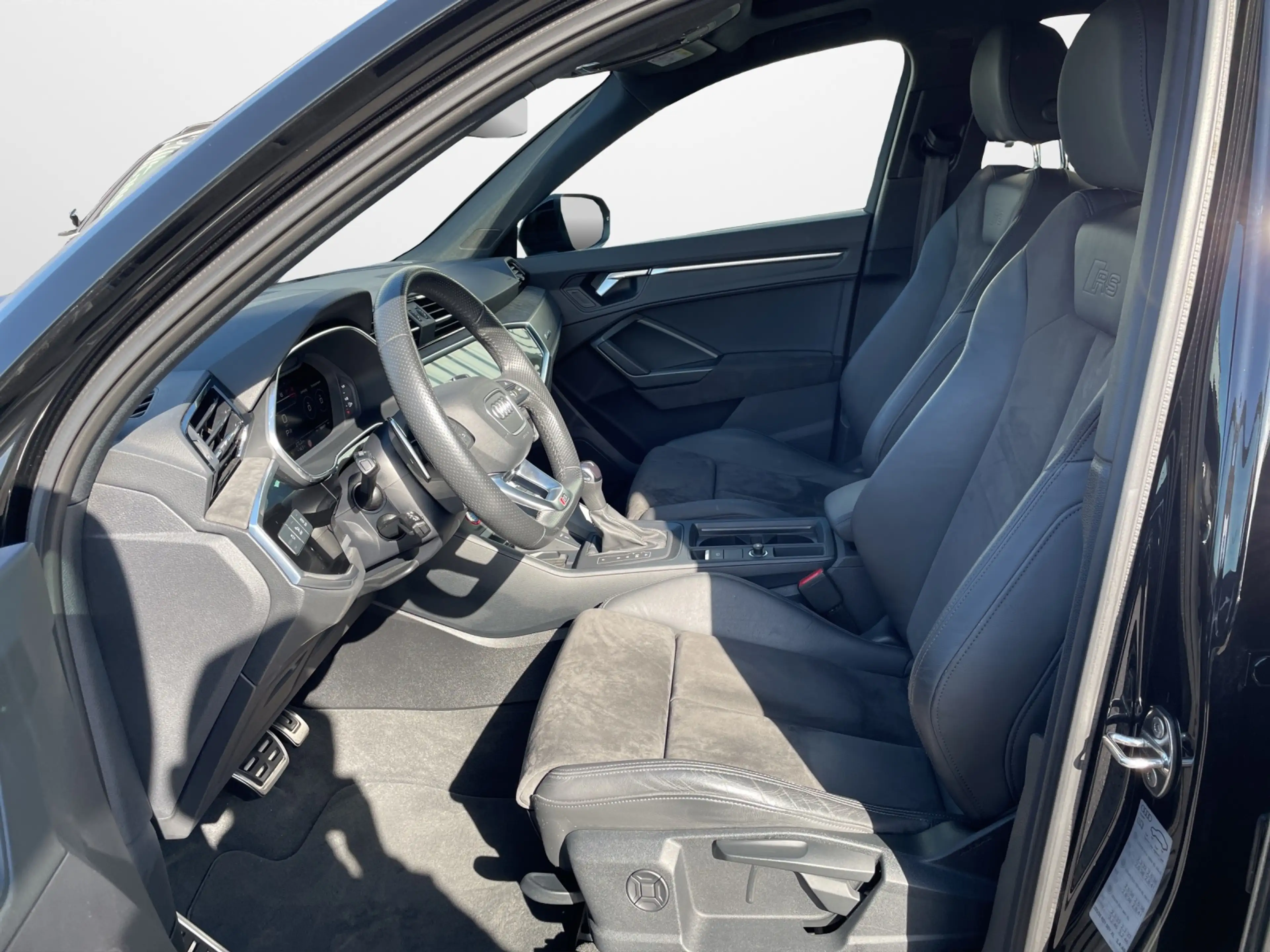 Audi RS Q3 2.5 TFSI S tronic quattro — photo 7