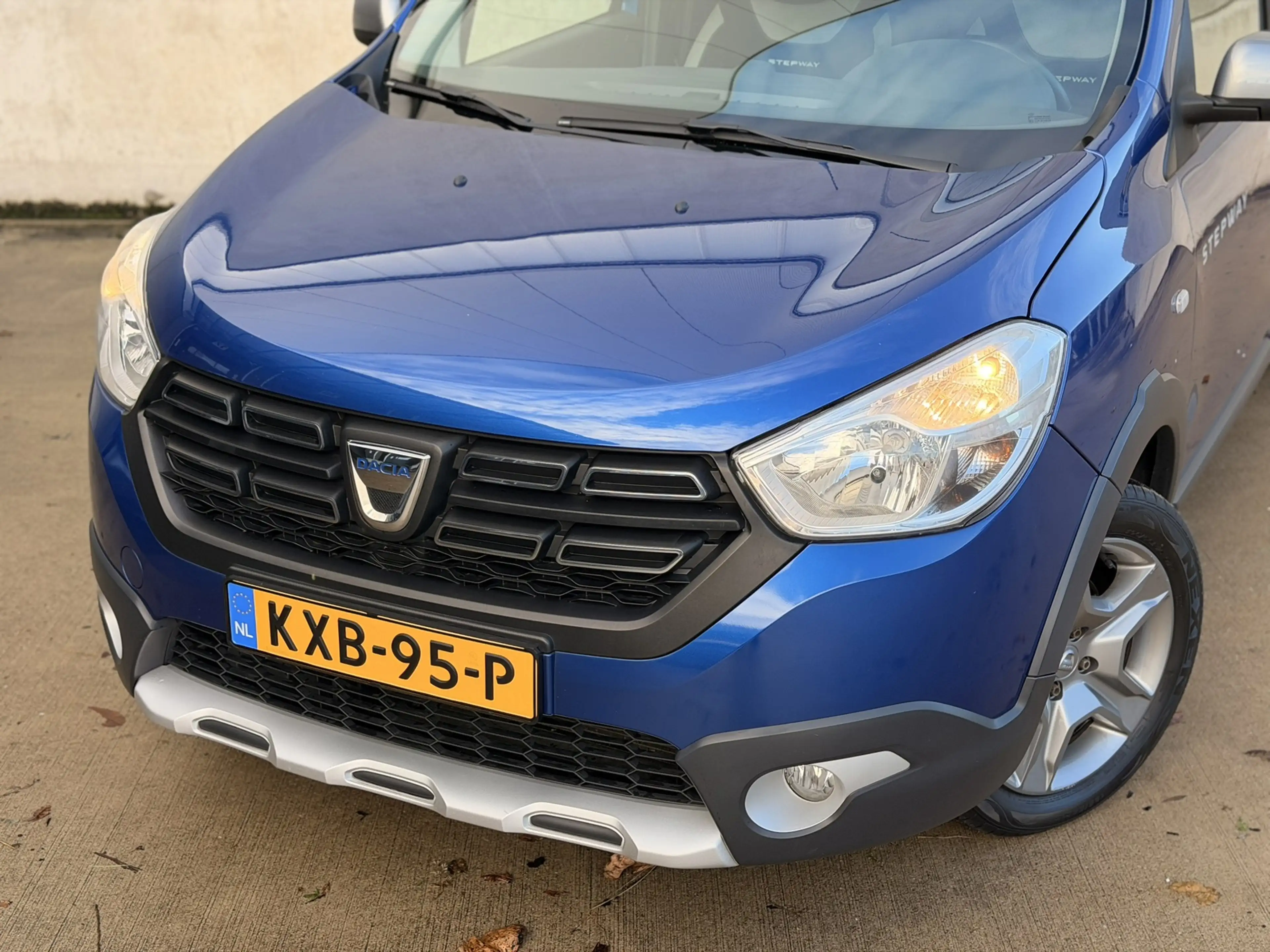 Dacia Lodgy 1.3 TCe Stepway 7P CarPlay Cruise 3x isofix Stoelv — photo 2
