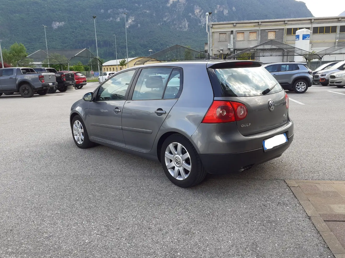 Volkswagen Golf 2.0 TDI 4mot. 5p. Sportline - 2