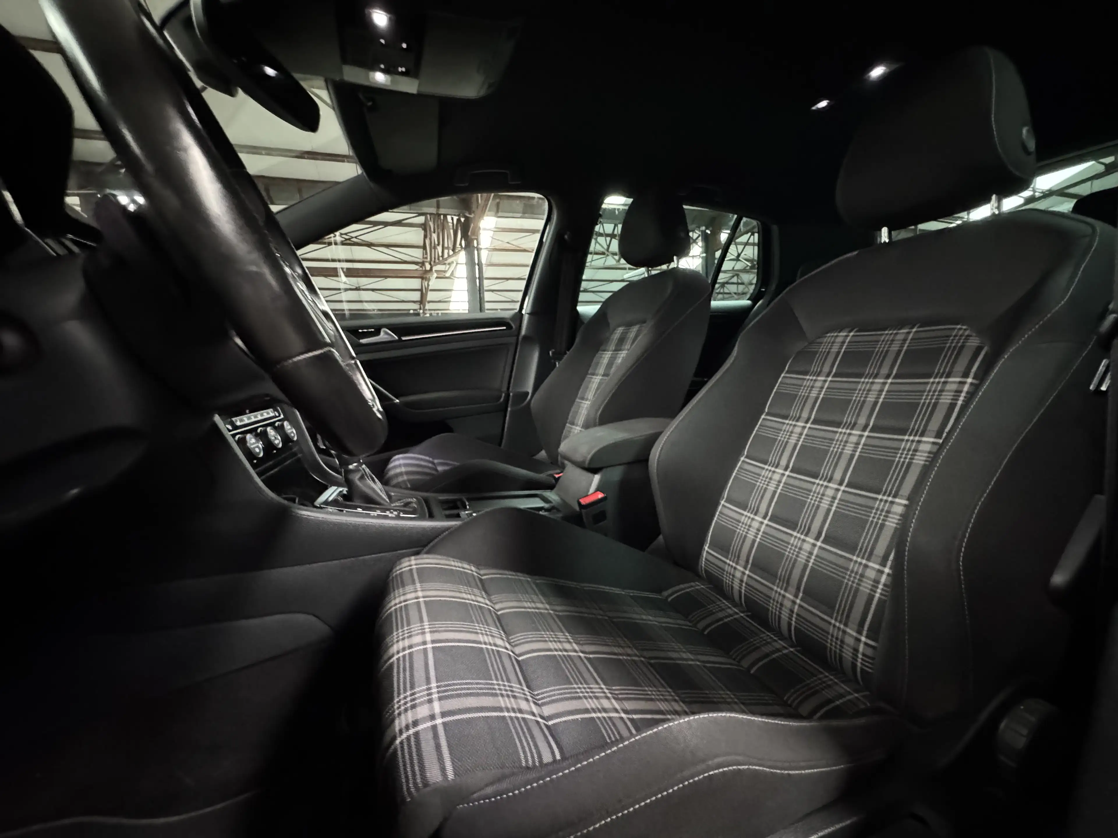 Volkswagen Golf GTD 2.0 CR TDI * COCKPIT * GPS * CRUISE * CLIM AUTO — photo 8