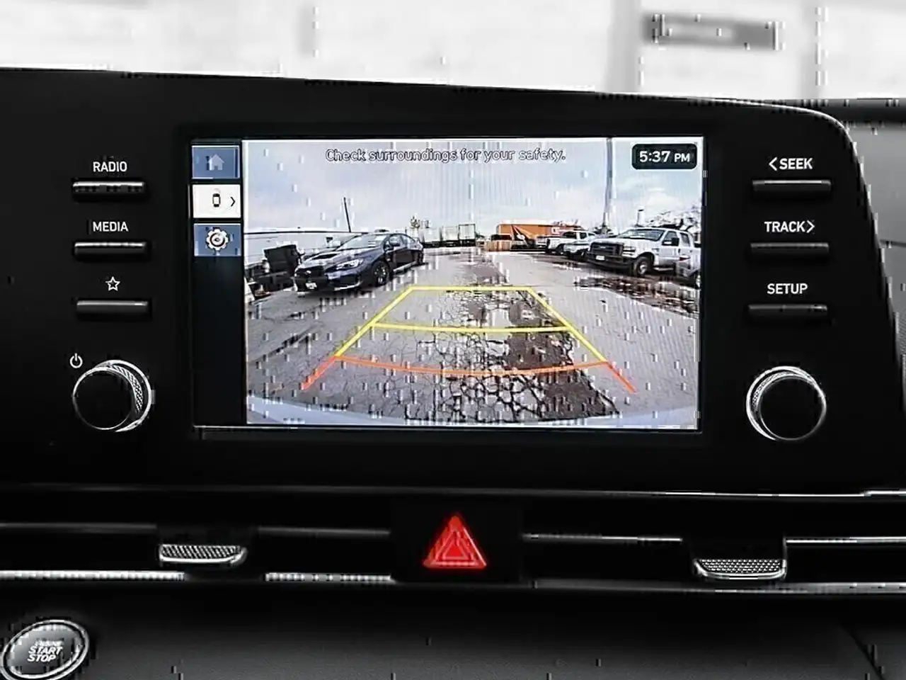 Hyundai ELANTRA photo Hyundai ELANTRA