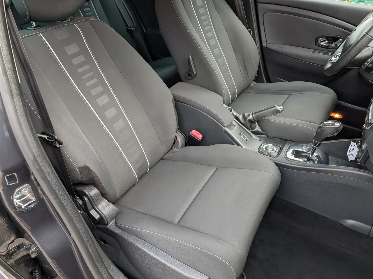Renault Megane Grandtour — photo 11