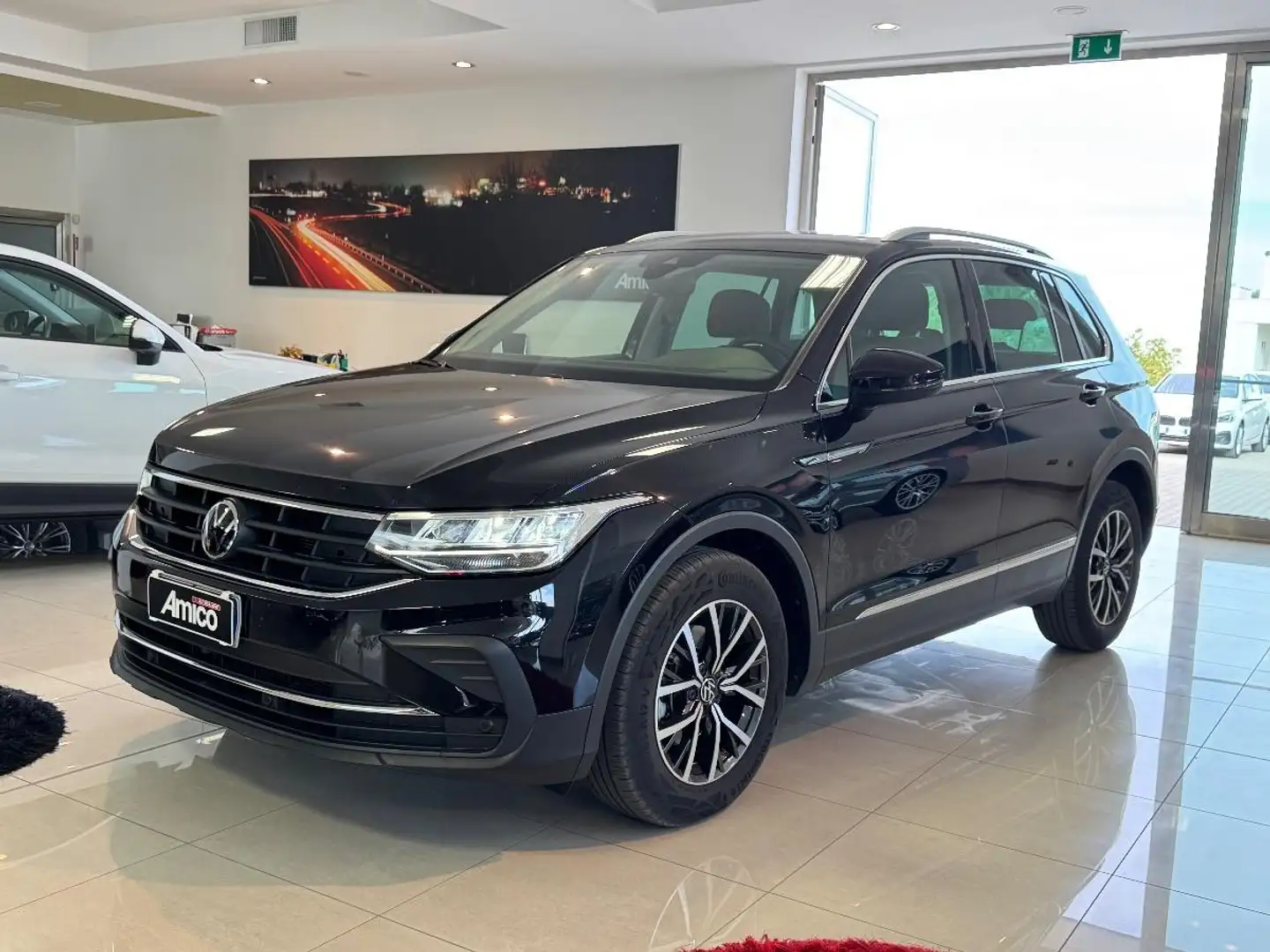 Volkswagen Tiguan 2.0 TDI DSG Executive Luci Ambient 79.000 K Negro - 1