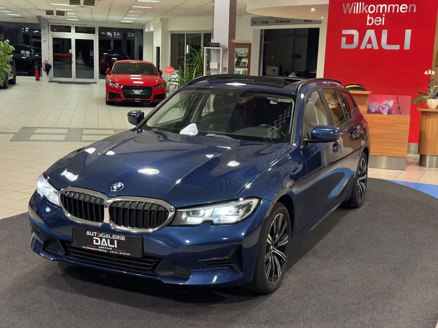 BMW 320 d Touring Advantage NAV-AHK-LED-CARPLAY-PANO Blau - 1