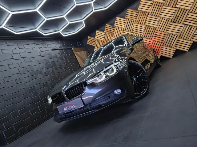 BMW 316 - M-pack 18inch - Sport - Xenon - Navi- 190pk