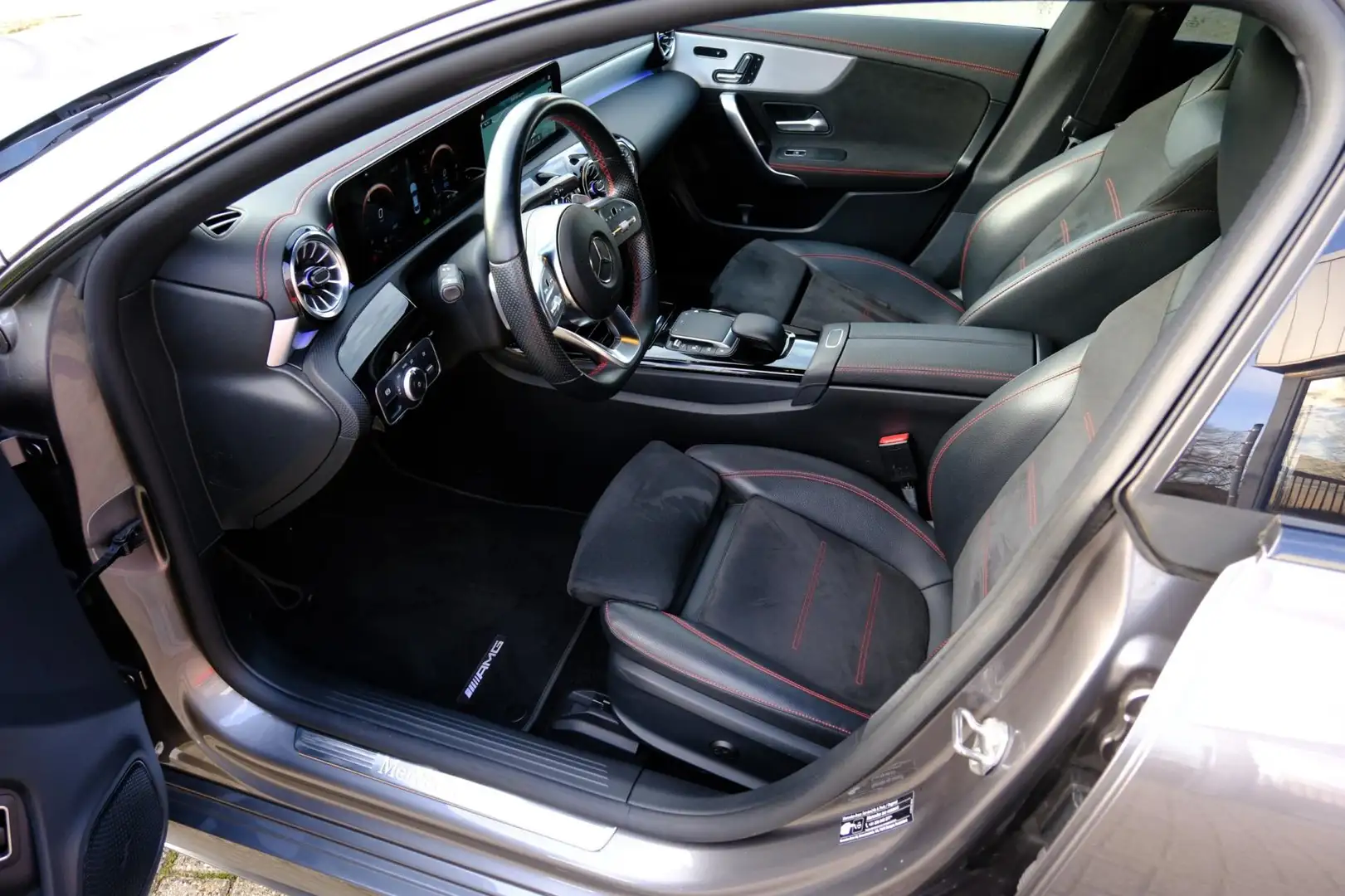 Mercedes-Benz CLA 250 e Business Solution AMG Limited Aut. Pano|1e Eig|L Grijs - 2