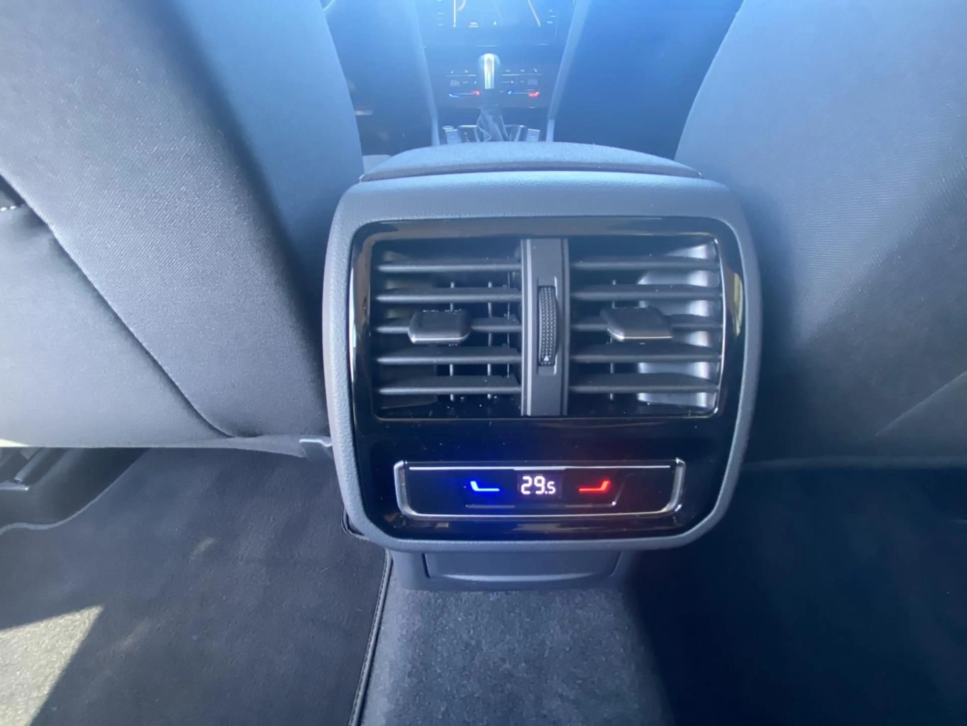 Volkswagen Passat Variant 2.0 TDI DSG Business APP-CONNECT+ — photo 11