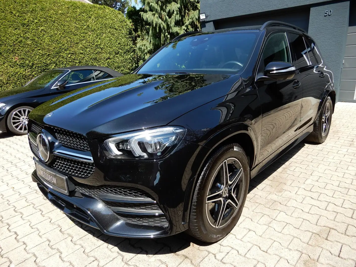 Mercedes-Benz GLE 350 GLE350D AIRMATIK BURM 360 PANO NIGHT AMG-LINE Zwart - 2