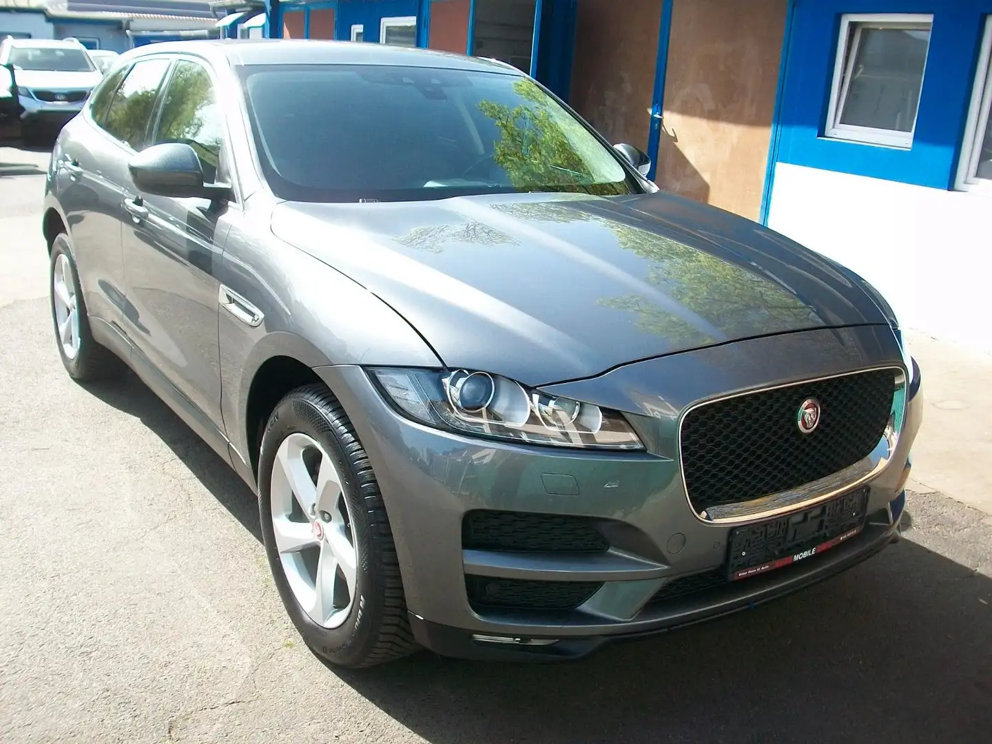 Jaguar F-Pace 20d AWD*Aut*Leder*Navi*R-Cam*Euro6*Top* Grau - 2