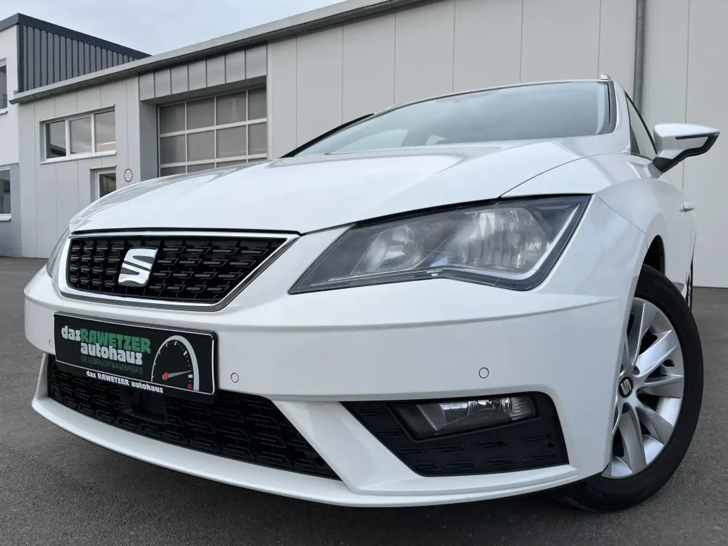 SEAT Leon ST 1.6 TDI Style 69€ m. 20% Anzahlung Navi PDC K Weiß - 1