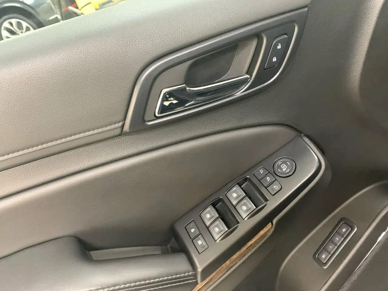 Chevrolet Tahoe снимка Chevrolet Tahoe