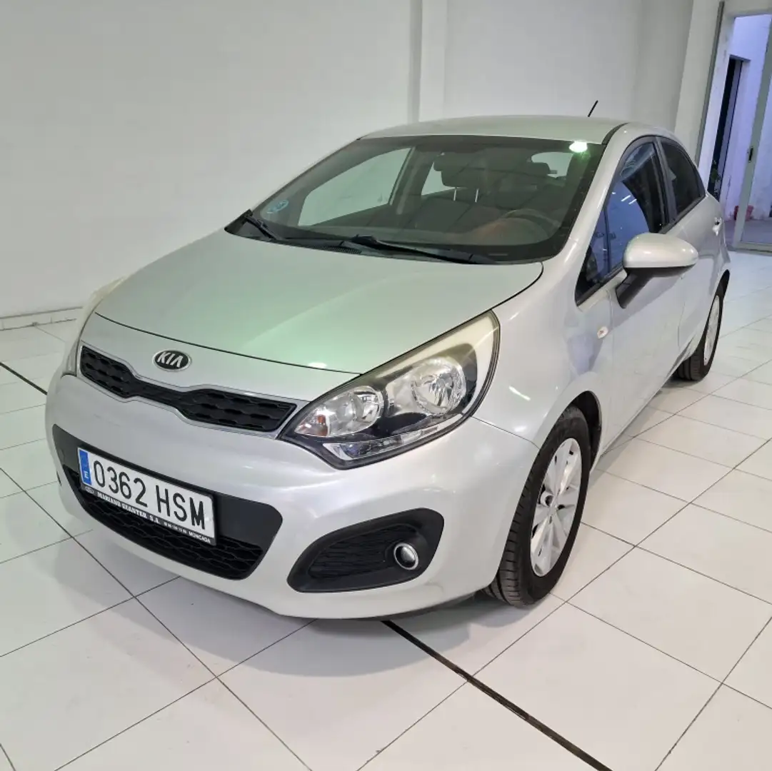 Kia Rio 1.2 Drive Plateado - 1