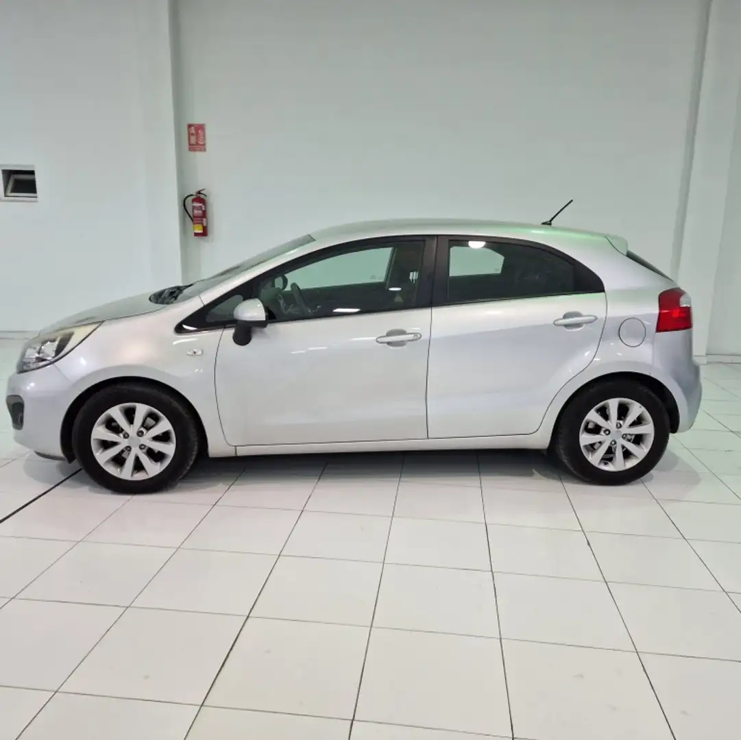 Kia Rio 1.2 Drive Plateado - 2