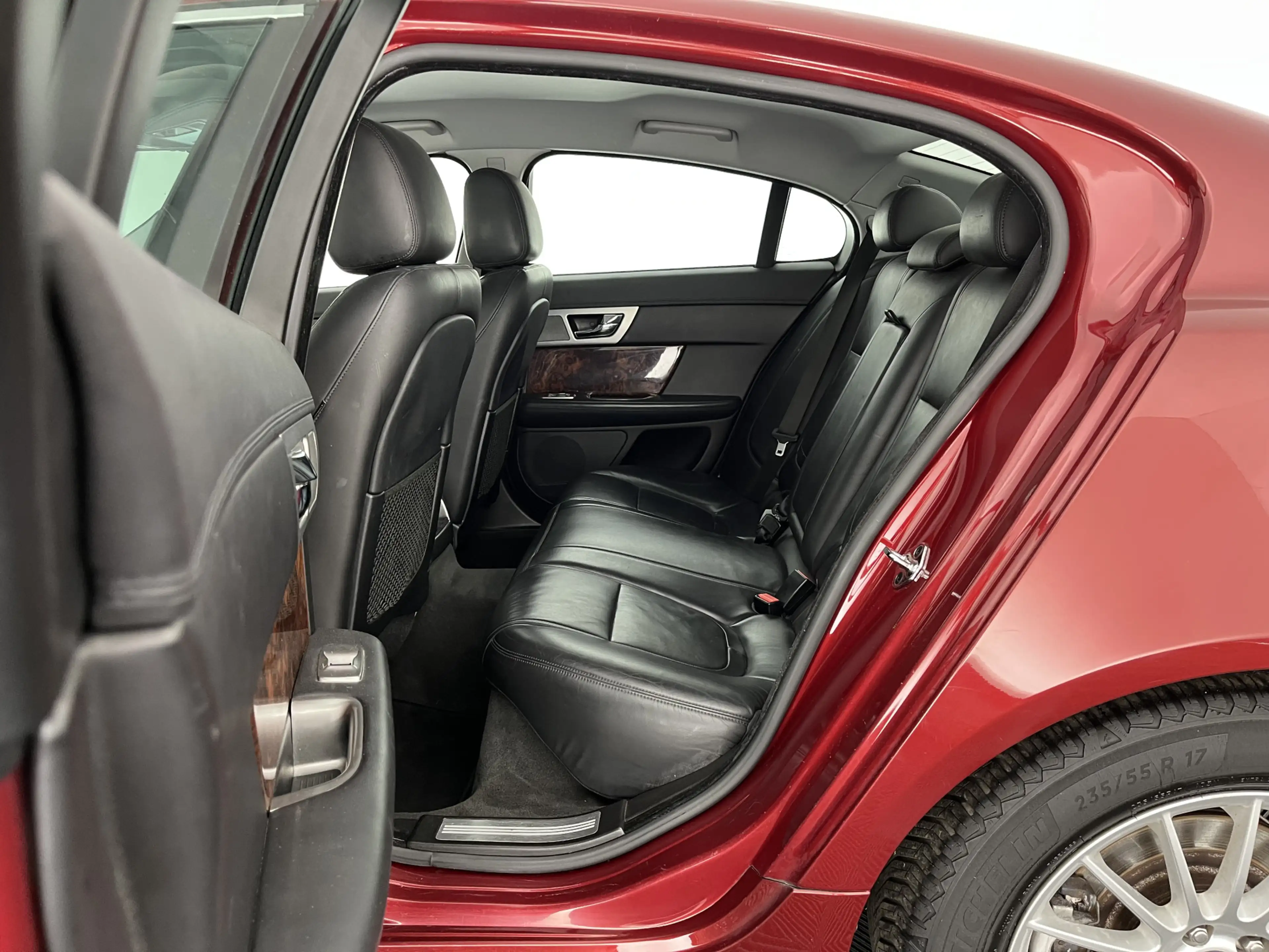 Jaguar XF 2.2D Aut. *LEATHER | XENON | CAMERA | HEATED-COMFO — photo 9